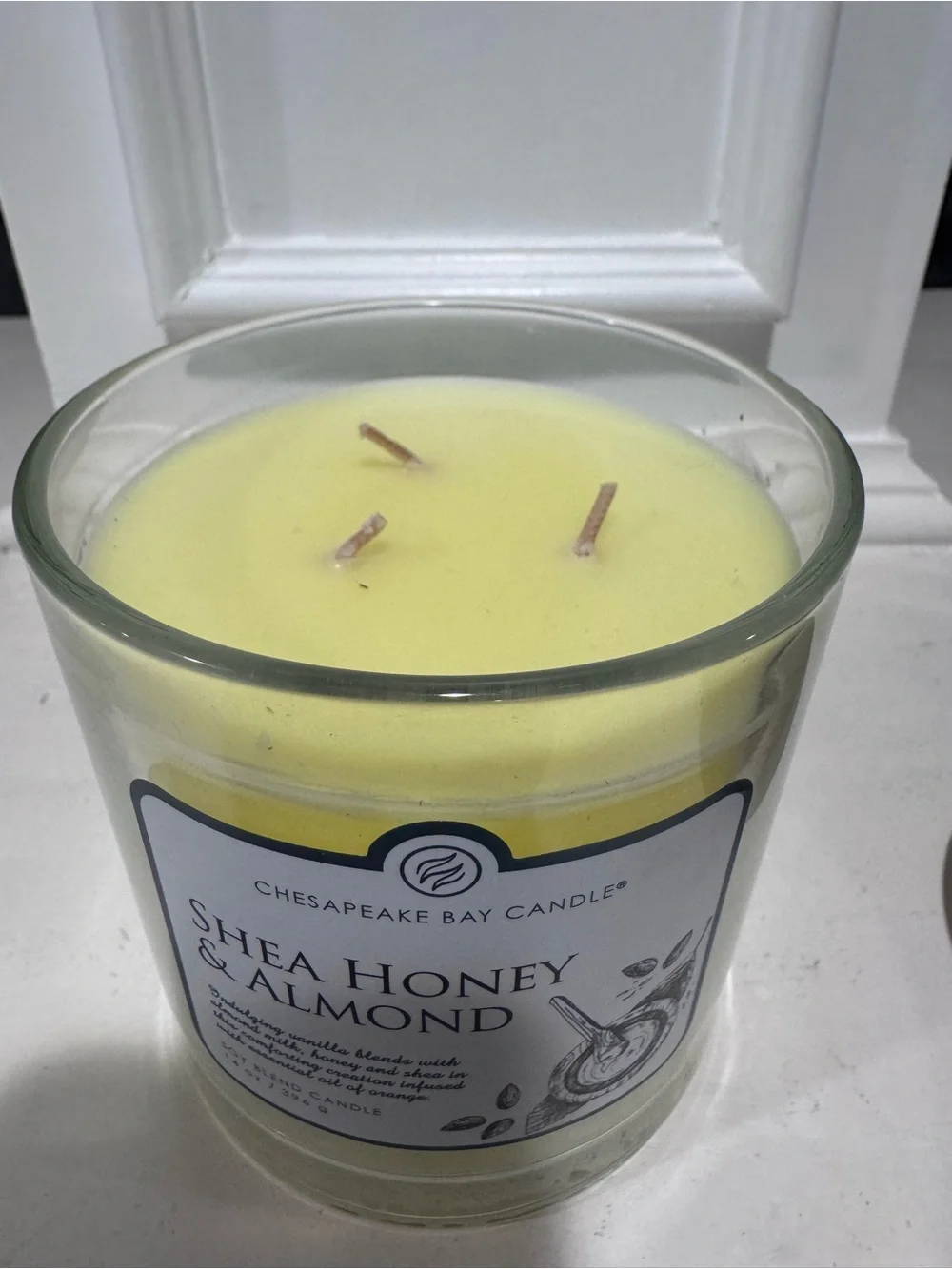 Chesapeake Bay Shea Honey & Almond Jar Candle - Pale Yellow